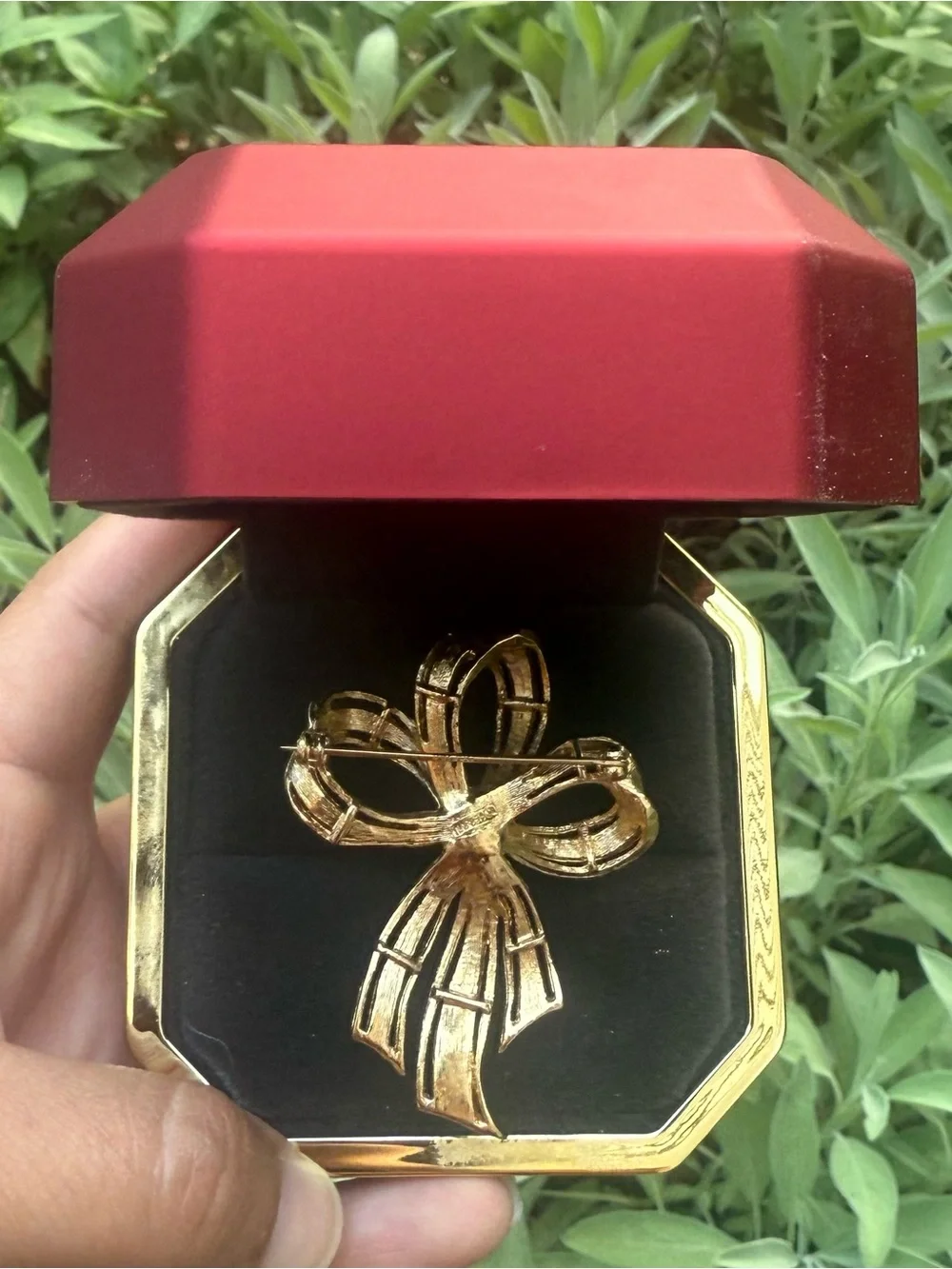 VTG 1960’s crown trifari brooch